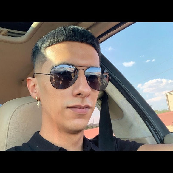 Meet your Posher, Alejandro - Picture 1 of 1